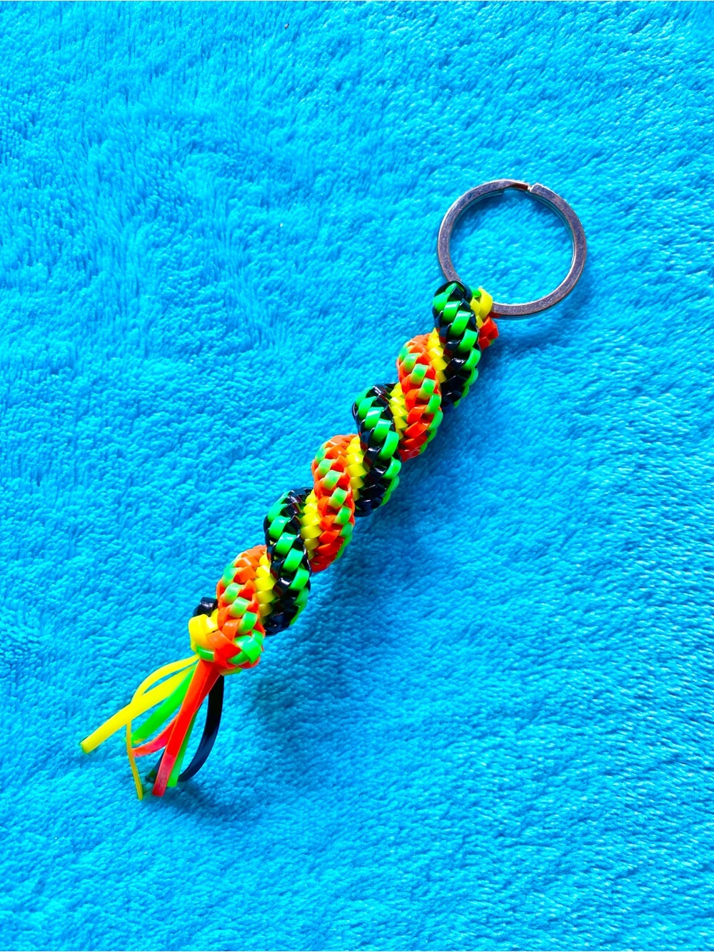 Handmade Y2K Spiral Keychain. Keyring Holder. Cool Twist Keychain. Bag Charm